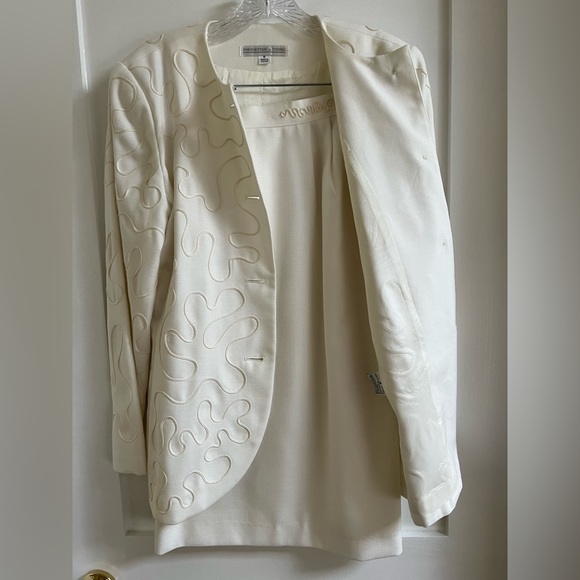 Beautifully Detailed Two-Piece Preston & York Special Occasion Ivory Suit  6 - Picture 7 of 16